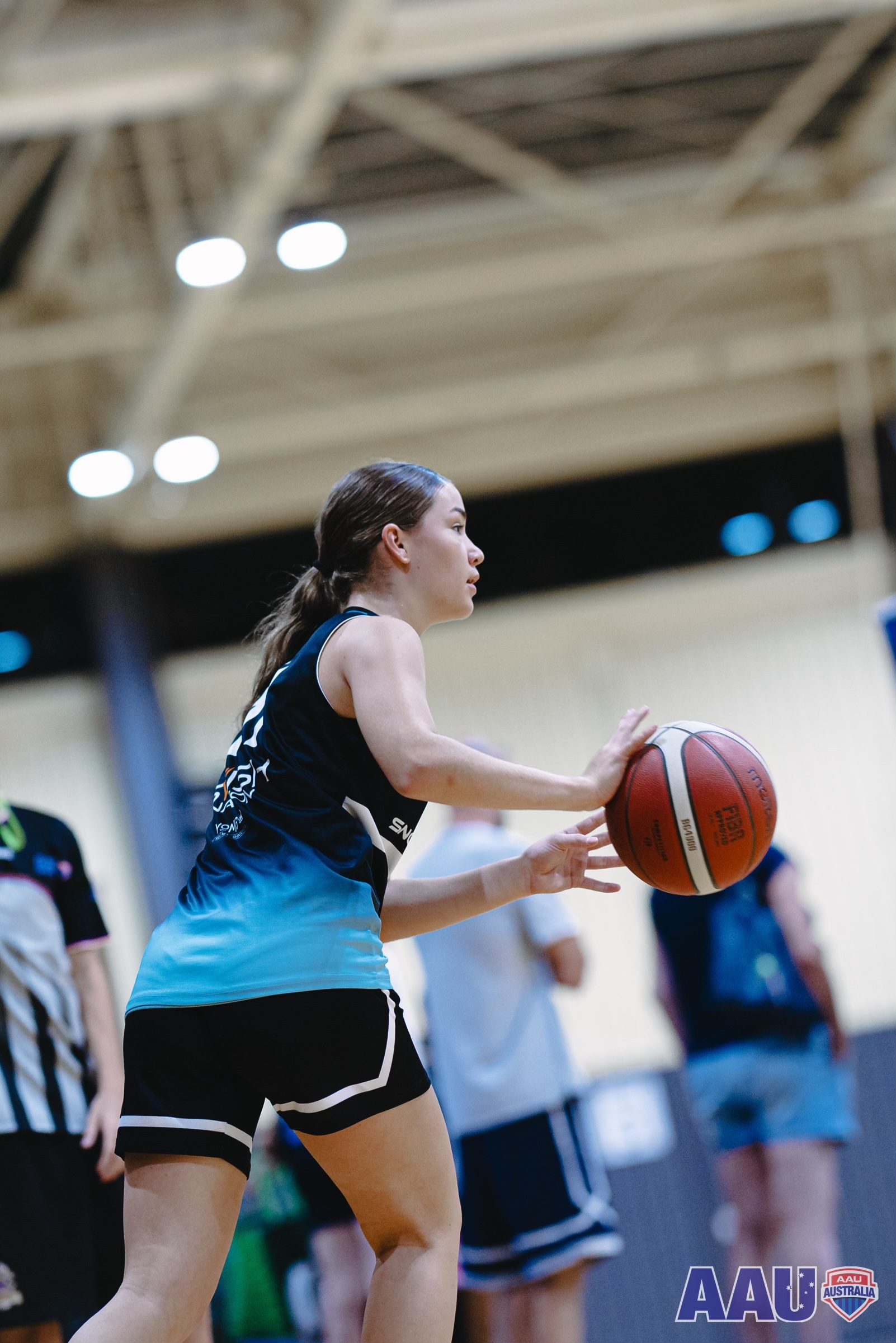 GC Ignite player passing the ball